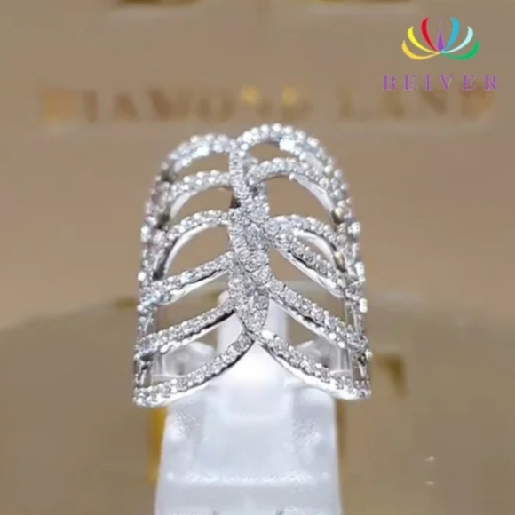 Woman's Ring - Picture 2 of 3